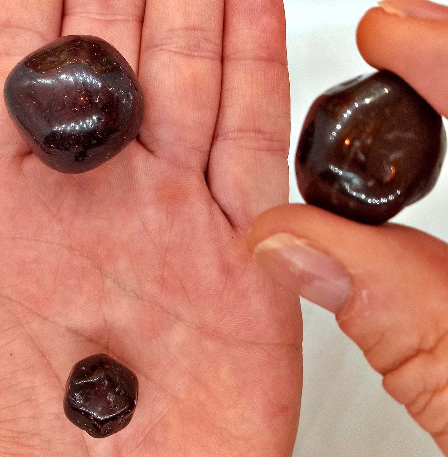 XQ Garnet Crystals! AAA-Grade, natural, tumbled Extra High Quality Garnets! Premium Extra Grade polished Garnets! Pocket stones!